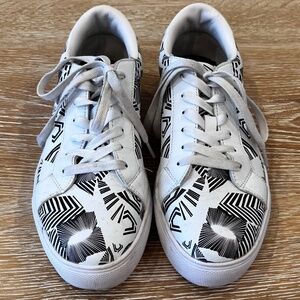 Men's Black and White Graphic Pattern Lace Up Sneaker Size 8.5